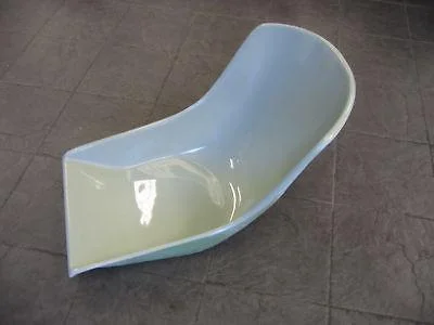 Антивандальное сиденье из стеклопластика, изготовленное с использованием стекломатов